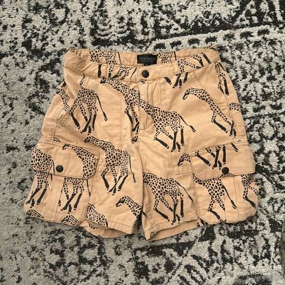 Topshop Pants - Topshop  EUC Giraffe African Women Cargo Snorts